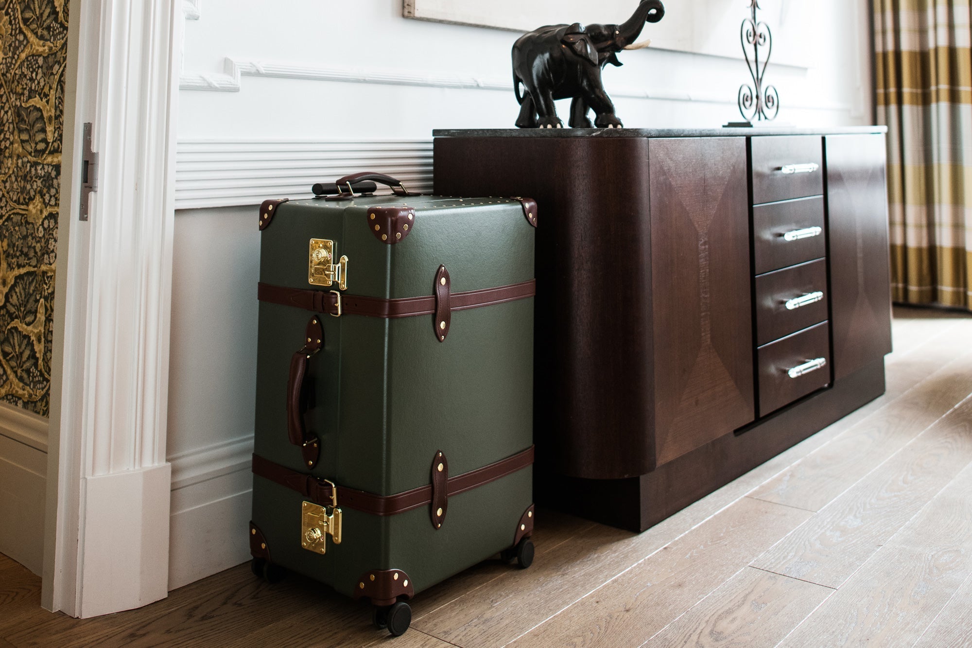 大きいスーツケースで旅を快適に。選び方とおすすめ売れ筋モデル10選を紹介