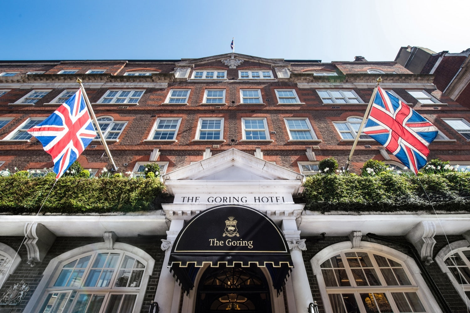 An Impeccably English Affair - GLOBE-TROTTER