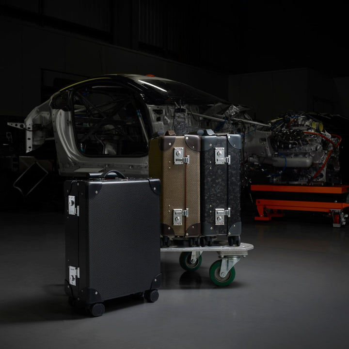 カーボンファイバー · キャリーオン - 4ホイール | フォージド/グラファイト